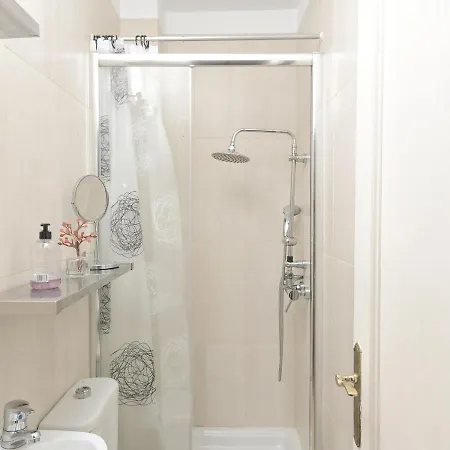 Los Amigos Yoga & Wellness אכסניה *